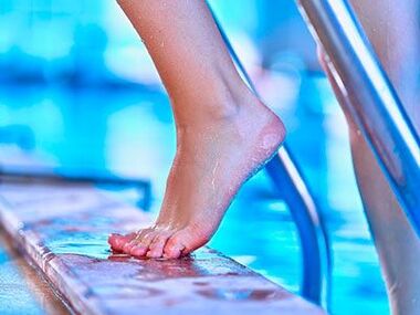 Nail fungus infection can occur in the swimming pool. 