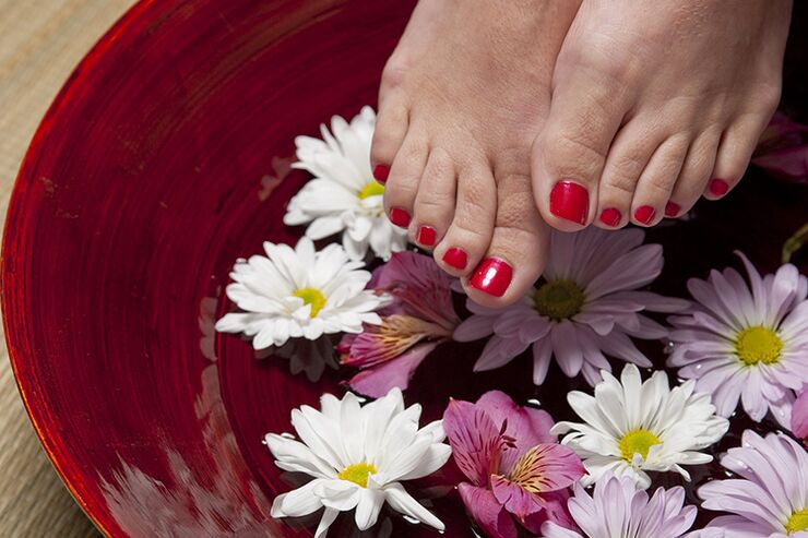 Therapeutic bath for nail fungus at home